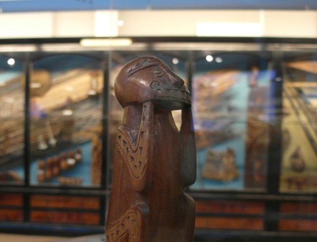 squattingmanstrbagthery-b1