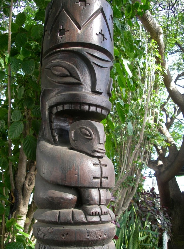 LaMarianaFrontSignTiki-10a