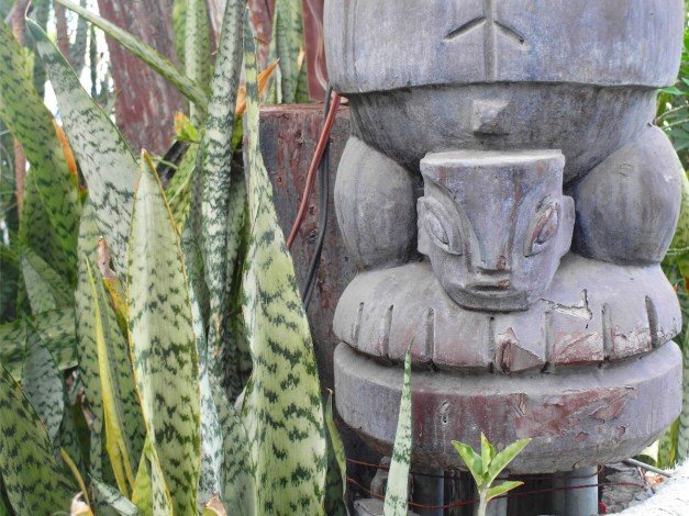 LaMarianaFrontSignTiki-11