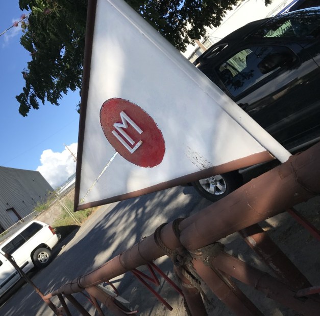 LaMarianaFrontSignTiki-35