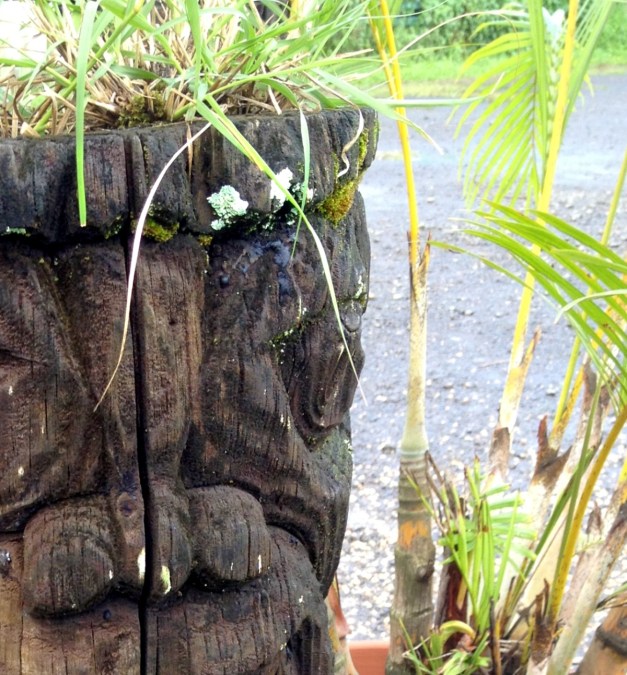 TahitiNuiRoadSideTiki#2-2