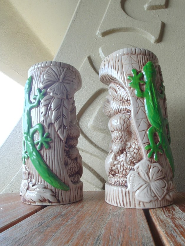 BradPTikiMugDonBeach-2a